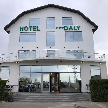 Hotel Daly Плоешти Экстерьер фото