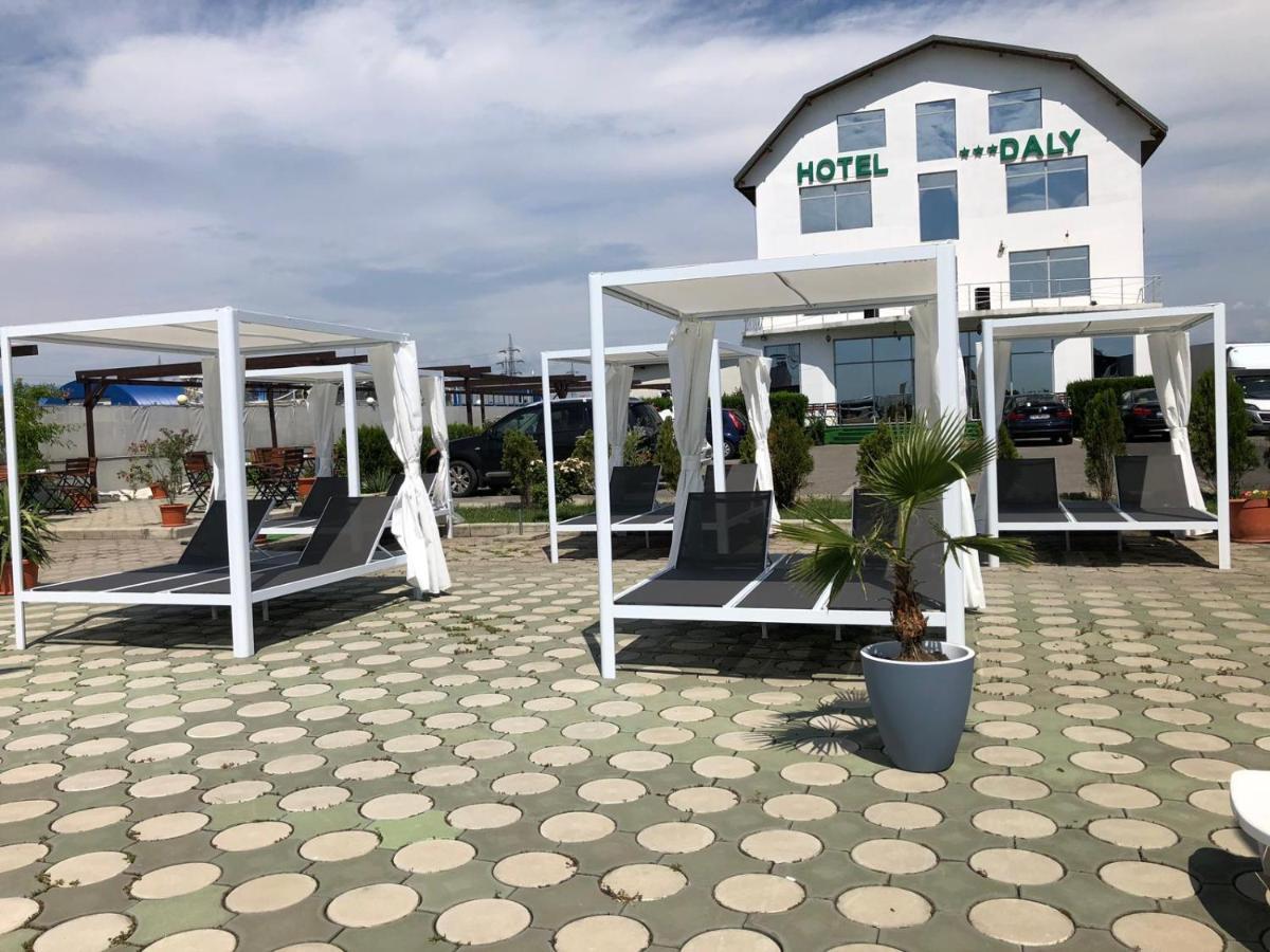 Hotel Daly Плоешти Экстерьер фото