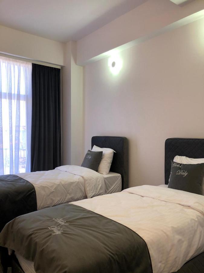 Hotel Daly Плоешти Экстерьер фото