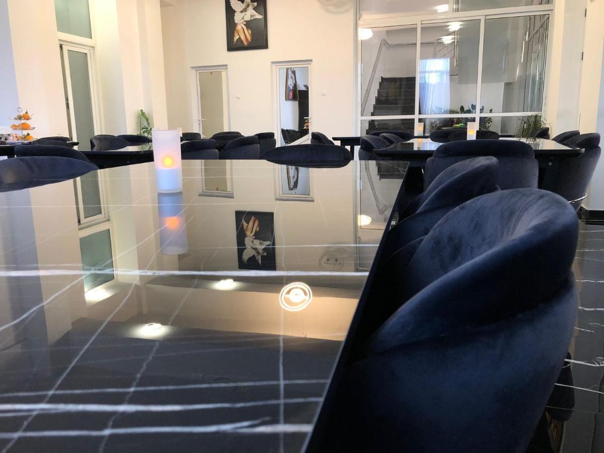 Hotel Daly Плоешти Экстерьер фото