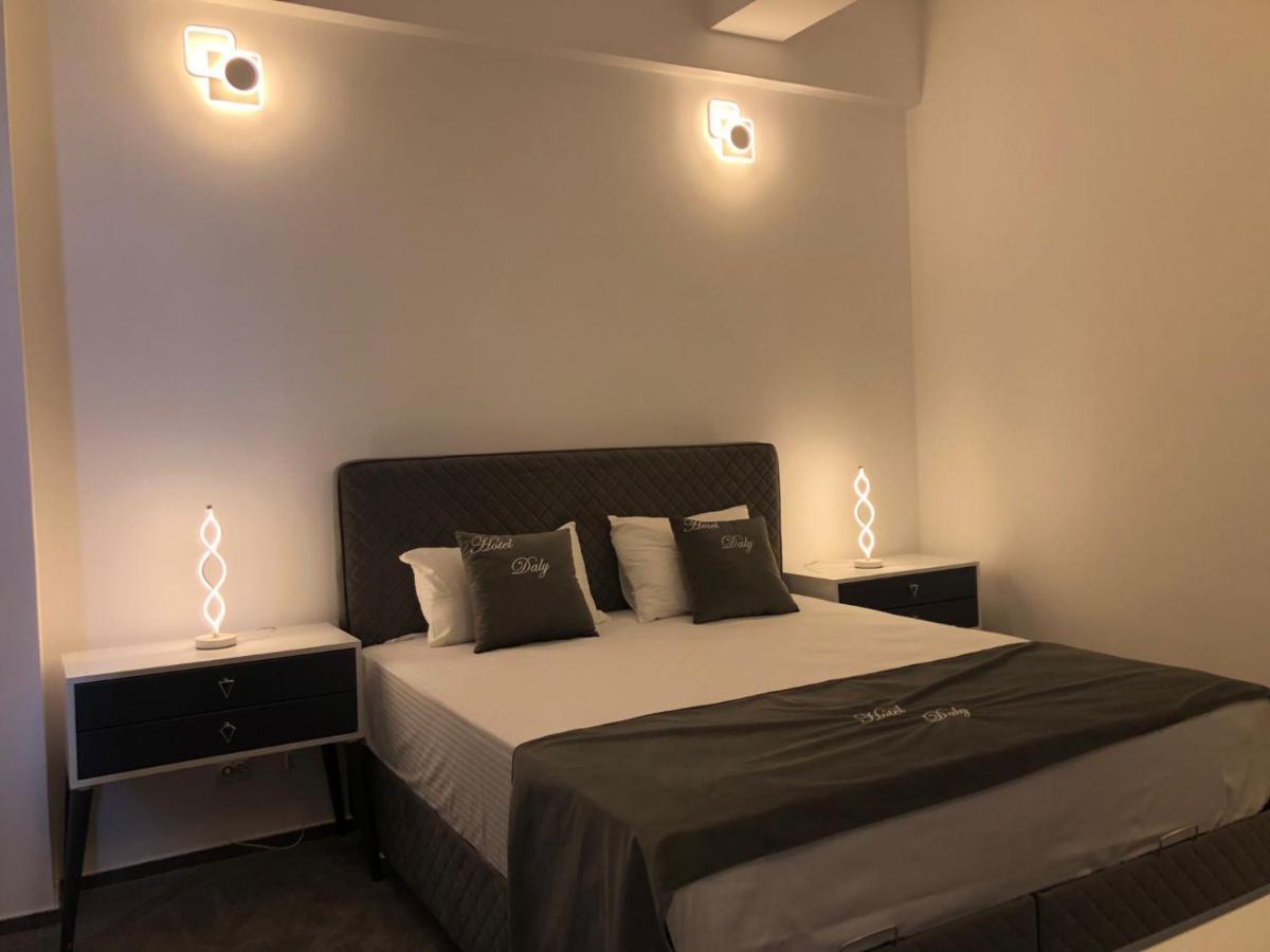 Hotel Daly Плоешти Экстерьер фото
