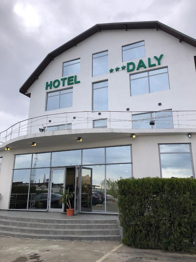 Hotel Daly Плоешти Экстерьер фото