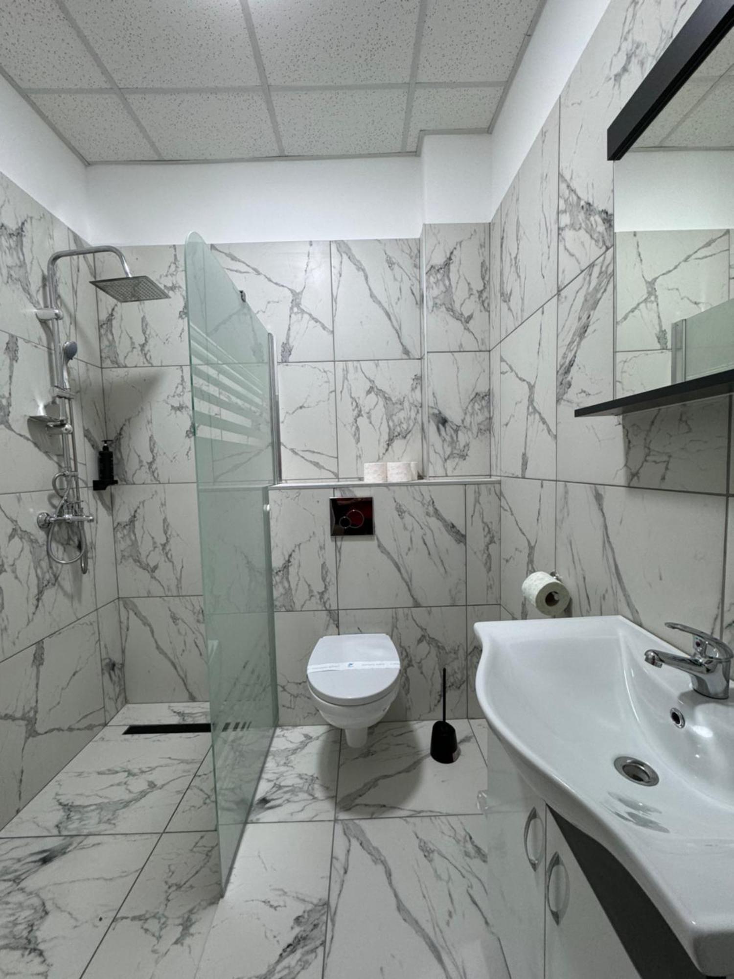 Hotel Daly Плоешти Экстерьер фото