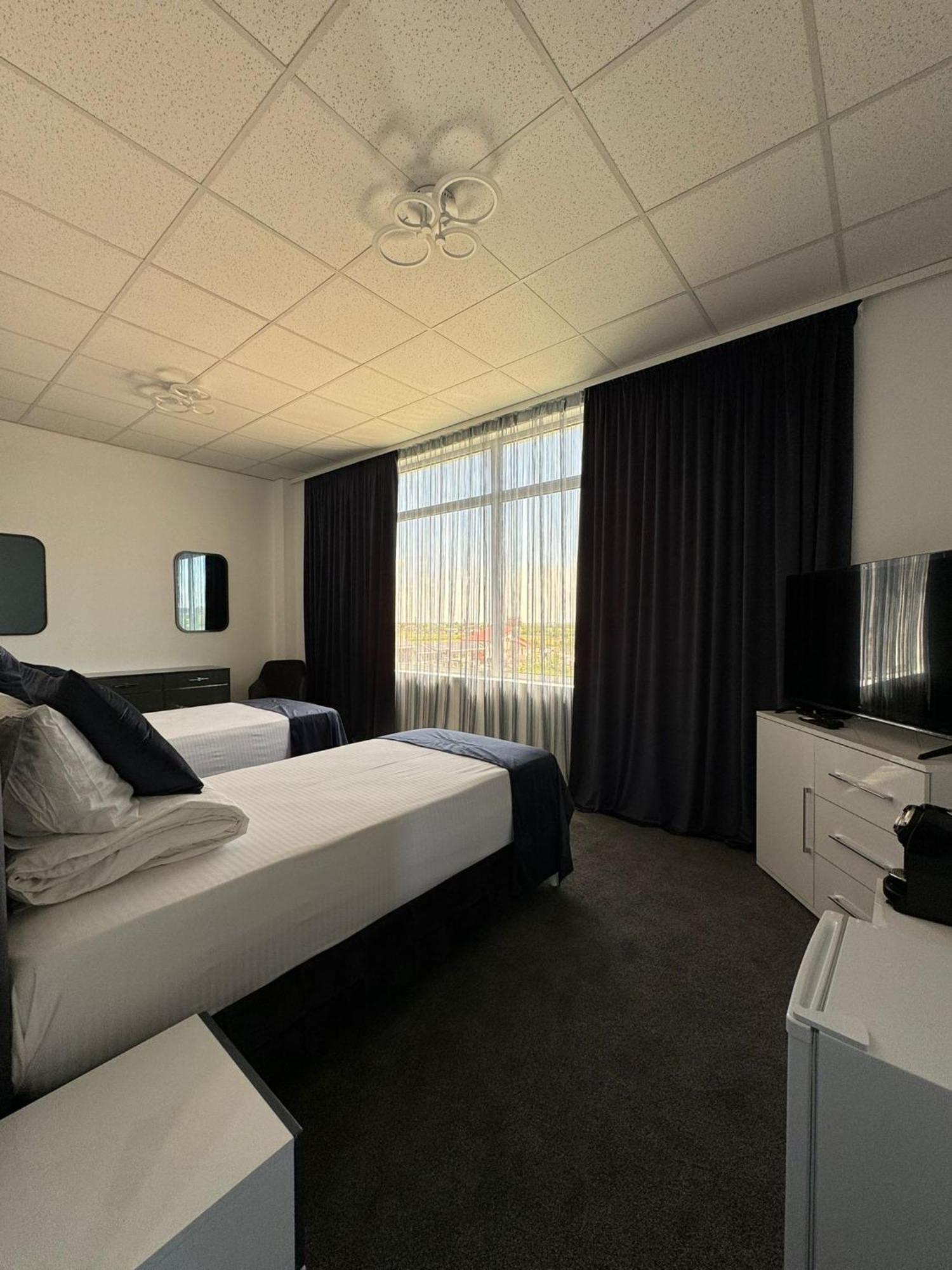 Hotel Daly Плоешти Экстерьер фото