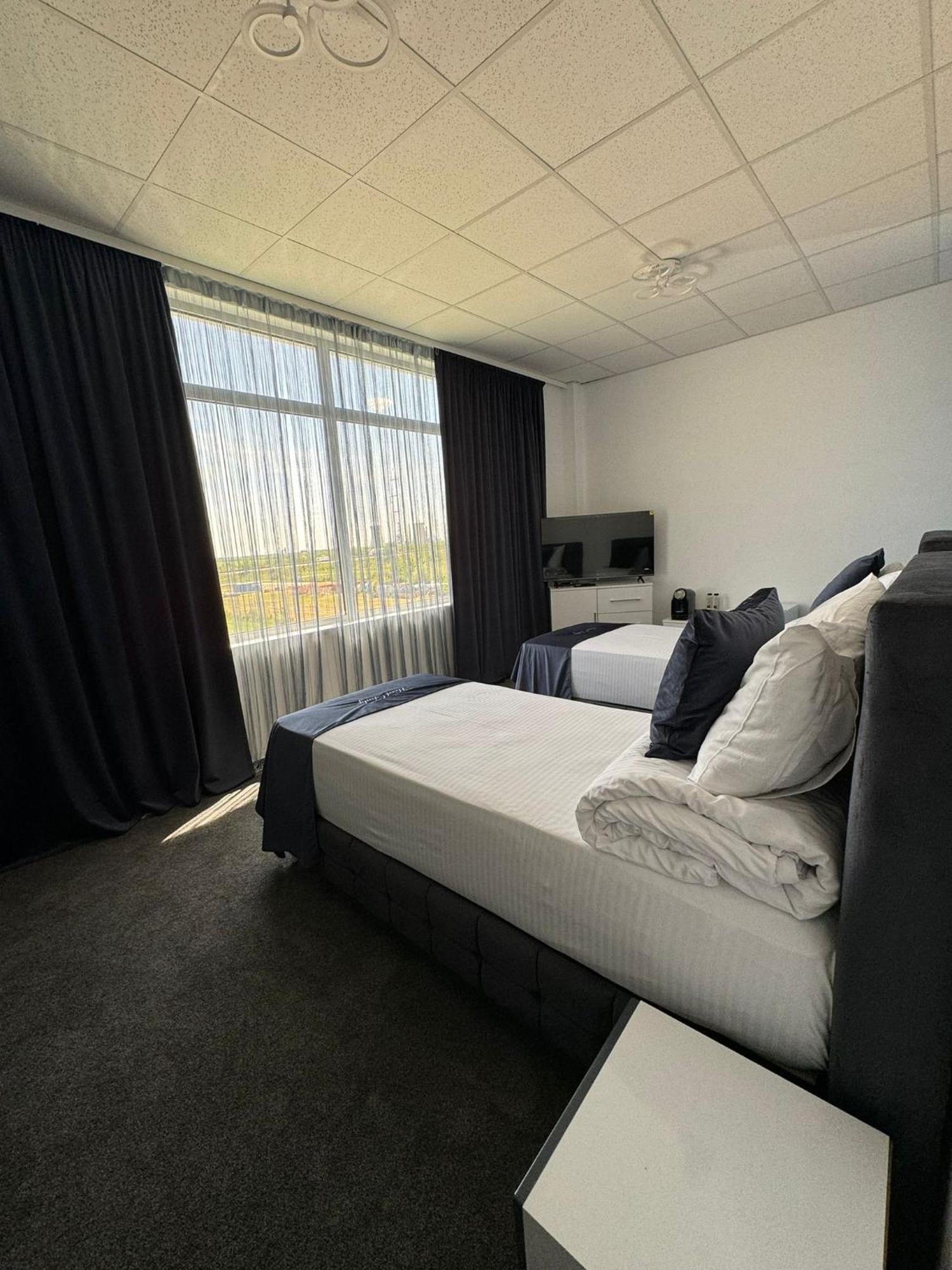 Hotel Daly Плоешти Экстерьер фото