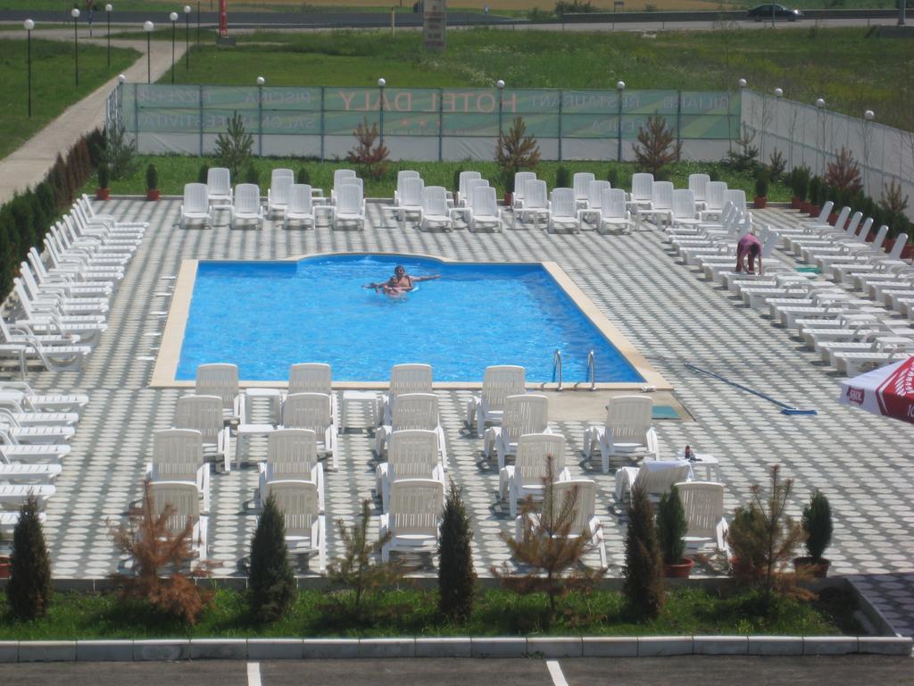 Hotel Daly Плоешти Экстерьер фото